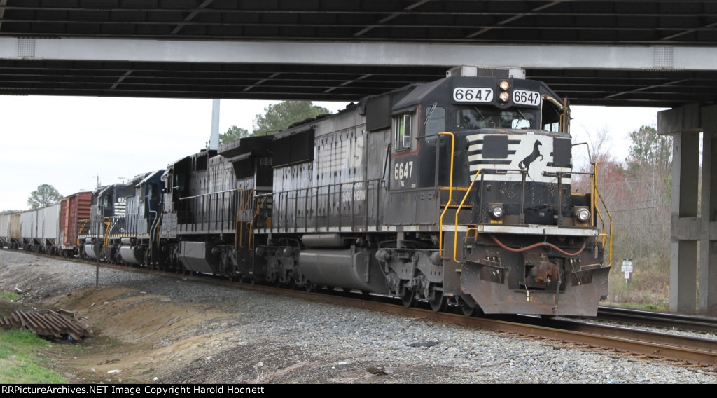 NS 6647 leads train 349 westbound